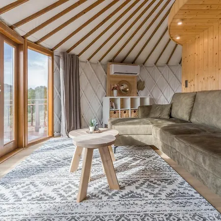 Lüks kamp alanı Gorski Glamping - Jurta Z Widokiem *
